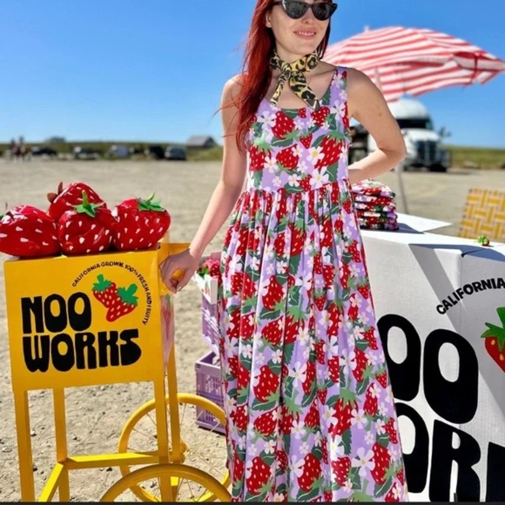 NOOWORKS Naomi Dress Berries Strawberry Floral Midi Sleeveless Red Purple Small